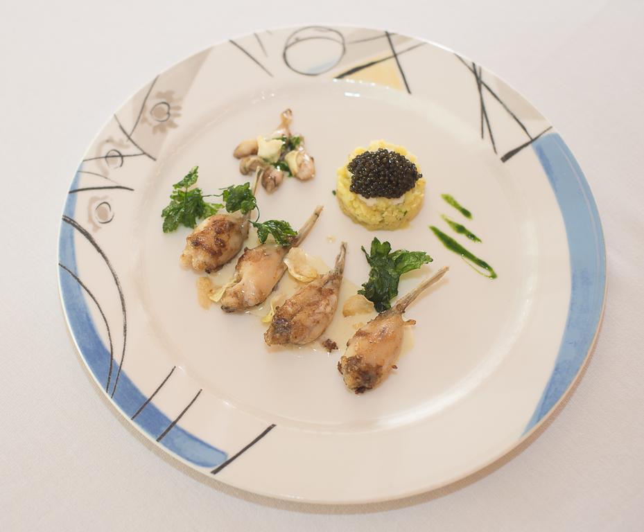 Hotel & Restaurants - Maison Chabran Pont-de-l'Isere ภายนอก รูปภาพ