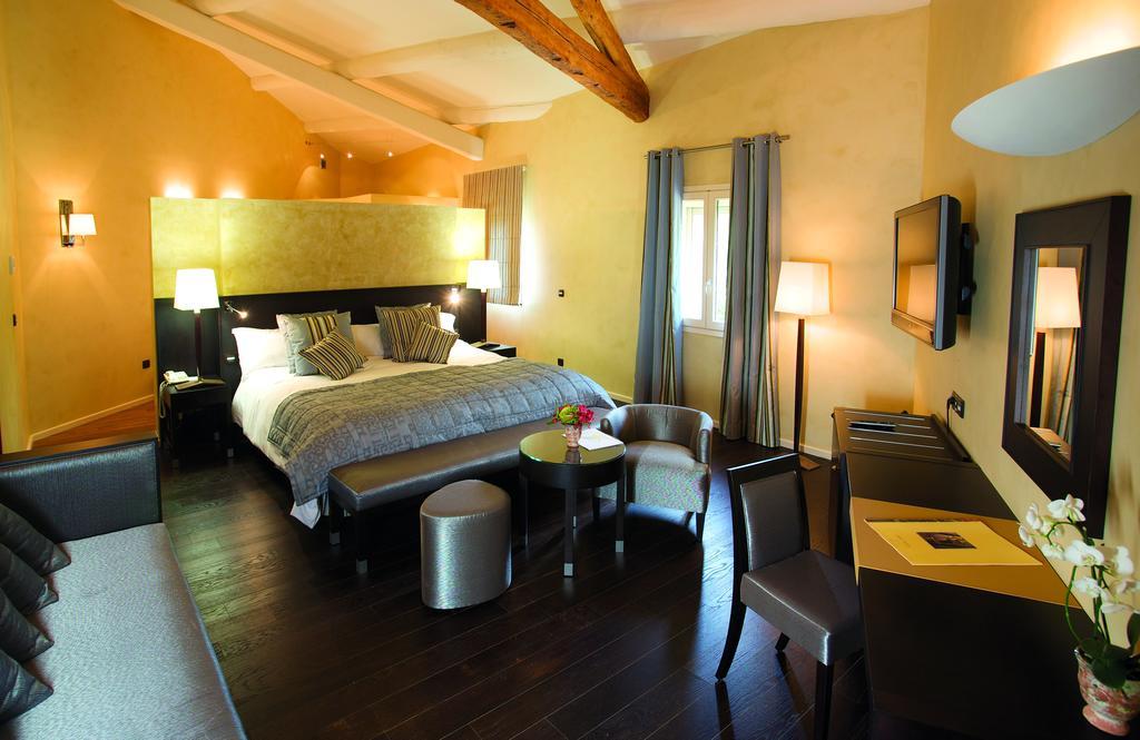 Hotel & Restaurants - Maison Chabran Pont-de-l'Isere ภายนอก รูปภาพ
